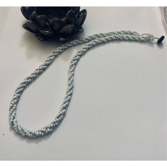 WHITE TWIST ROPE CHOKER NECKLACE - Picture 5 of 6